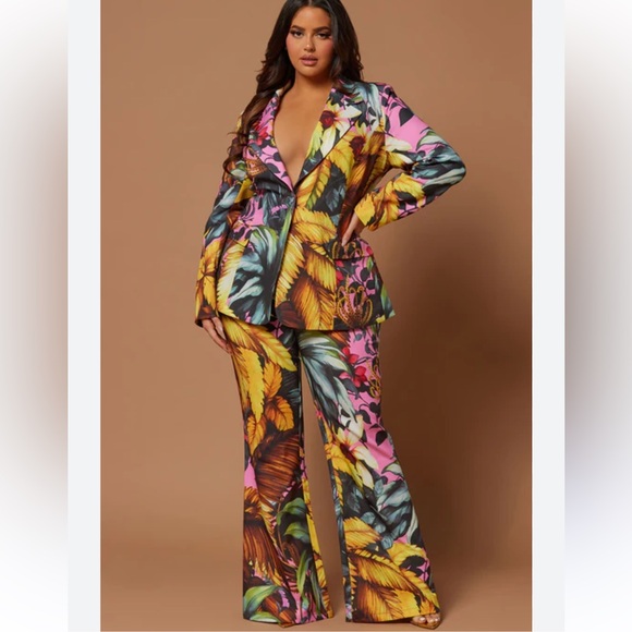 Fashion Nova Jackets & Blazers - Fashion Nova LUXE 
Multicolor Floral Blazer & Suit Set